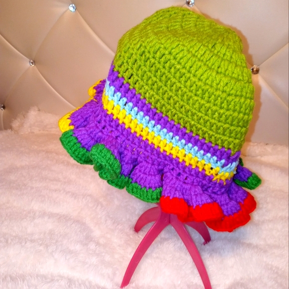 Crochet Ruffle hat - Picture 1 of 4